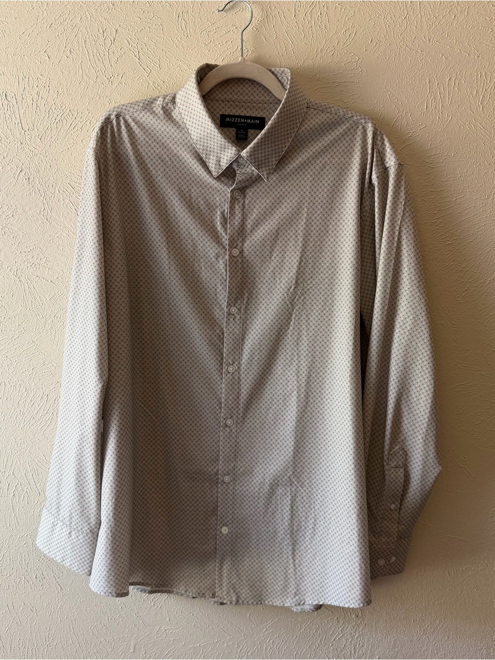 Mizzen+Main Men’s Light Beige Micro-Pattern Dress Shirt